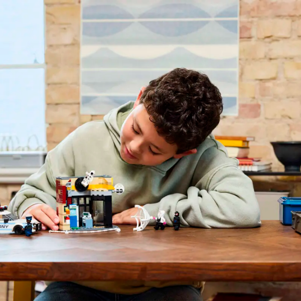 Constructor LEGO Miles Morales VS The Spot Multicolor Numărul de piese 375, 9+ photo 4