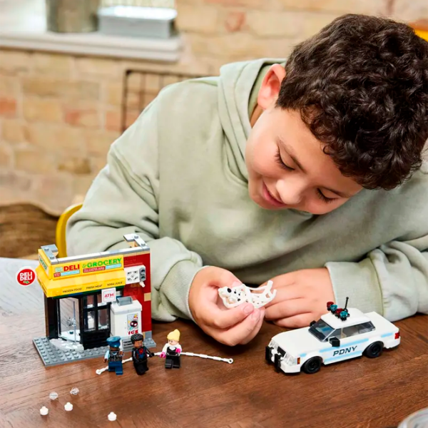 Constructor LEGO Miles Morales VS The Spot Multicolor Numărul de piese 375, 9+ photo 6
