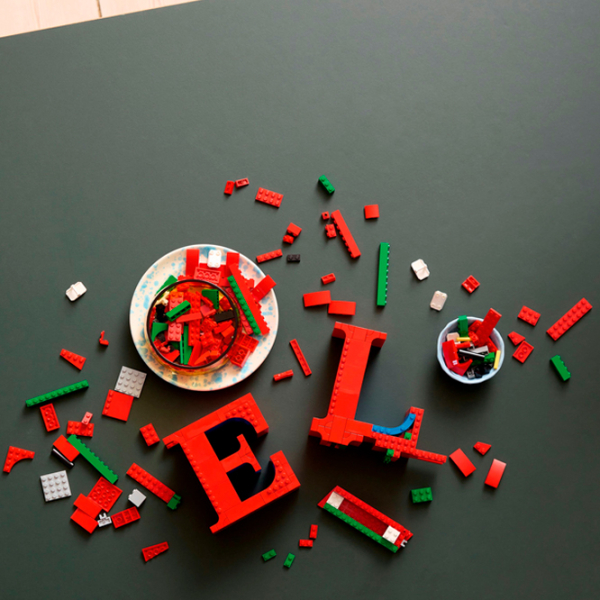 Constructor LEGO Love Red Numărul de piese 791, 18+ photo 3