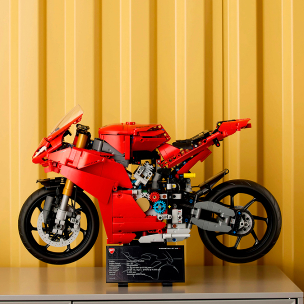 Конструктор LEGO Ducati Panigale V4 S Motorcycle Красный Количество деталей 1603, 18+ photo 6
