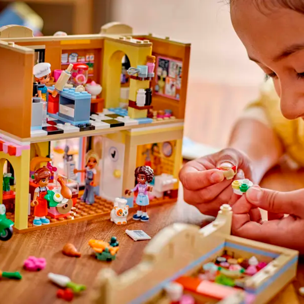Constructor LEGO Restaurant and Cooking School Multicolor Numărul de piese 896, 8+ photo 7