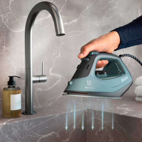 Утюг Electrolux E5SI2-6OG Зеленый 2400 Вт, 26 г/мин, 0.25 л, Керамика photo 3