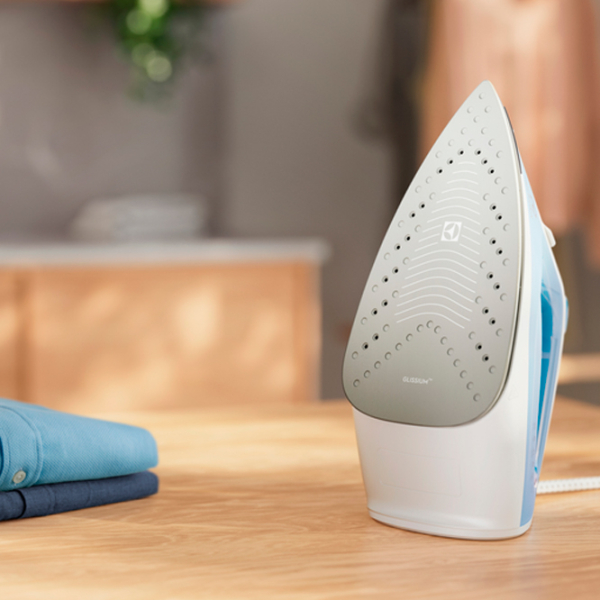 Fier de călcat Electrolux E5SI2-4CB Light Blue 2300 W, 26 g/min, 0.25 l, Ceramică photo 5