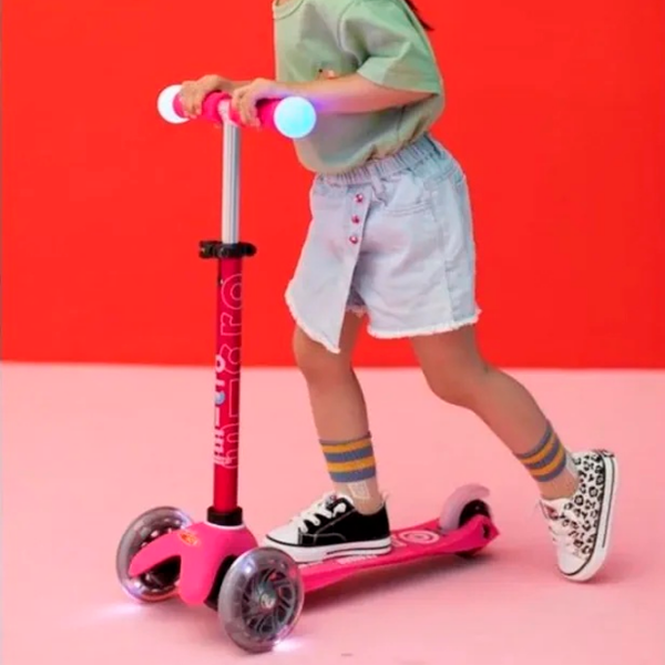 Trotinetă pentru copii cu trei roți Micro Mini Deluxe Magic LED (MMD130) Pink 2 ani, 50 kg, Din PU photo 7