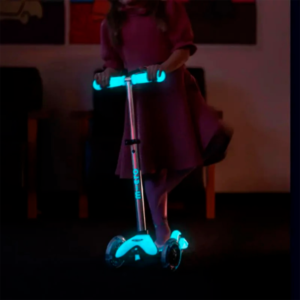 Детский трёхколёсный самокат Micro Mini Deluxe Glow LED Plus (MMD214) Aqua 2 года, 50 кг, Полиуретановые photo 6