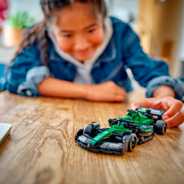Constructor LEGO Aston Martin Aramco F1® AMR24 Green Numărul de piese 269, 10+ photo 3