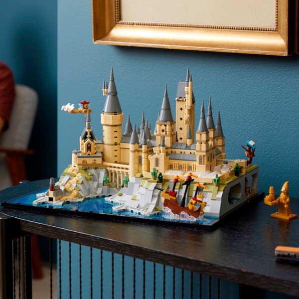 Constructor LEGO Hogwarts Castle and Grounds Beige Numărul de piese 2660, 18+ photo 3