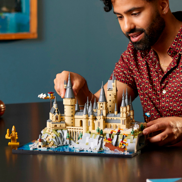 Constructor LEGO Hogwarts Castle and Grounds Beige Numărul de piese 2660, 18+ photo 4