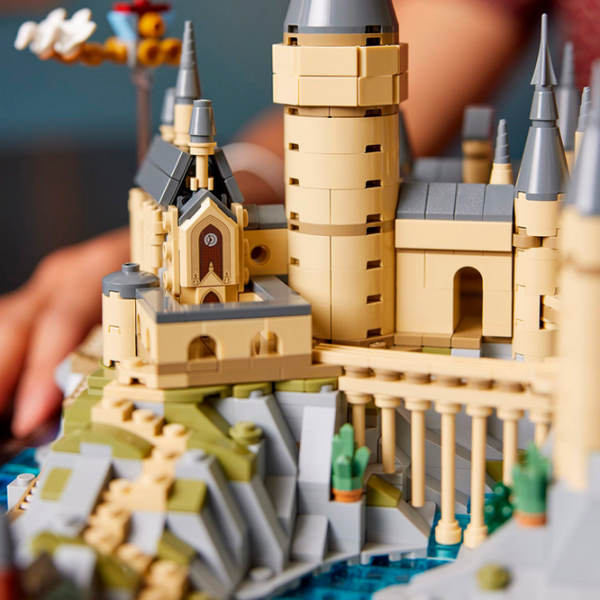 Constructor LEGO Hogwarts Castle and Grounds Beige Numărul de piese 2660, 18+ photo 7