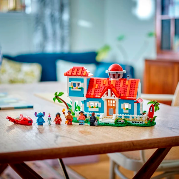Constructor LEGO Lilo and Stitch Beach House Blue Numărul de piese 834, 9+ photo 3