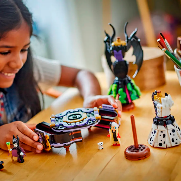 Constructor LEGO Maleficent's And Cruella De Vil's Dresses Black Numărul de piese 524, 9+ photo 7