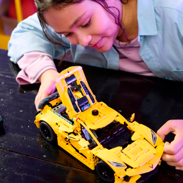 Constructor LEGO Chevrolet Corvette Stingray Yellow Numărul de piese 732, 9+ photo 7