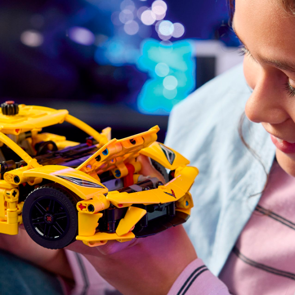 Constructor LEGO Chevrolet Corvette Stingray Yellow Numărul de piese 732, 9+ photo 9