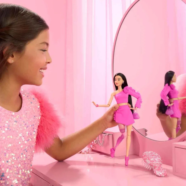 Păpușă Barbie Sparkly Prosthetic Leg model HYV26 3+ photo 5