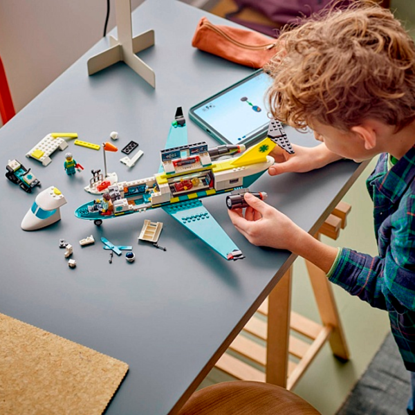 Constructor LEGO Air Ambulance White Numărul de piese 403, 6+ photo 6