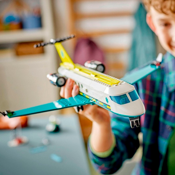 Constructor LEGO Air Ambulance White Numărul de piese 403, 6+ photo 7