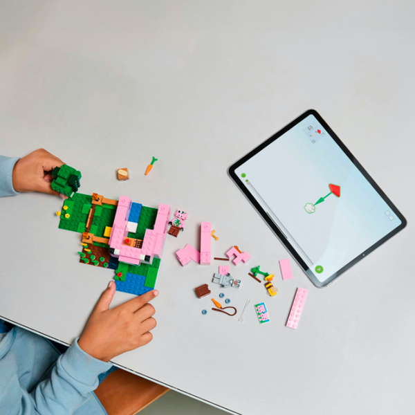 Constructor LEGO The Baby Pig House Pink Numărul de piese 238, 7+ photo 7