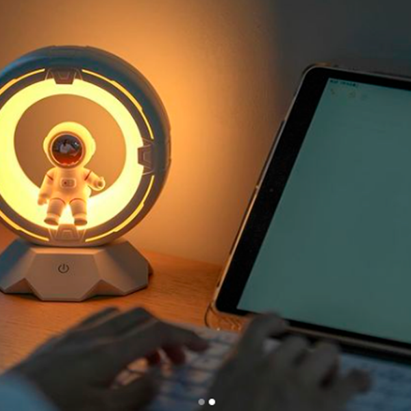 Proiector de stele XO Astronaut Spaceman Tri-color Night Light Pat OZ12 White Universal, 3+ photo 6