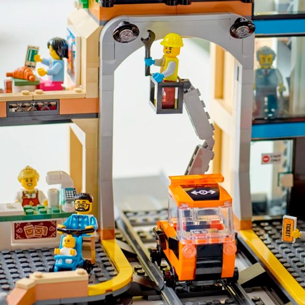 Constructor LEGO Central Train Station Brown Numărul de piese 752, 7+ photo 3