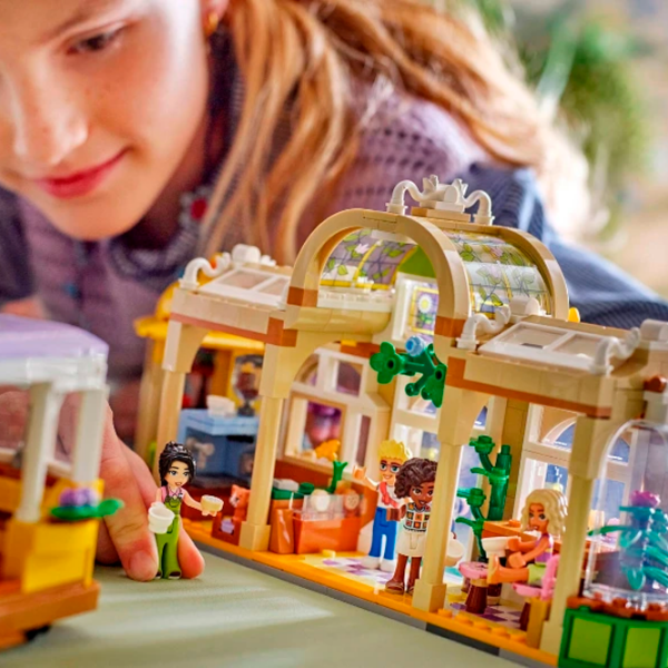 Constructor LEGO Plant Café & Flower Shop Beige Numărul de piese 1138, 9+ photo 6