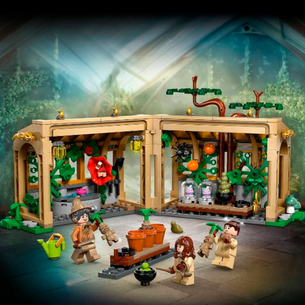 Constructor LEGO Hogwarts™ Castle: Herbology Class Brown Numărul de piese 390, 8+ photo 3