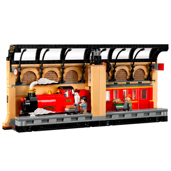 Constructor LEGO Book Nook: Hogwarts™ Express Brown Numărul de piese 832, 10+ photo 2