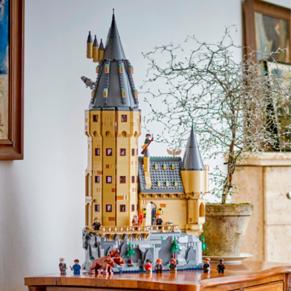 Constructor LEGO Hogwarts™ Castle: The Main Tower Brown Numărul de piese 2135, 10+ photo 4