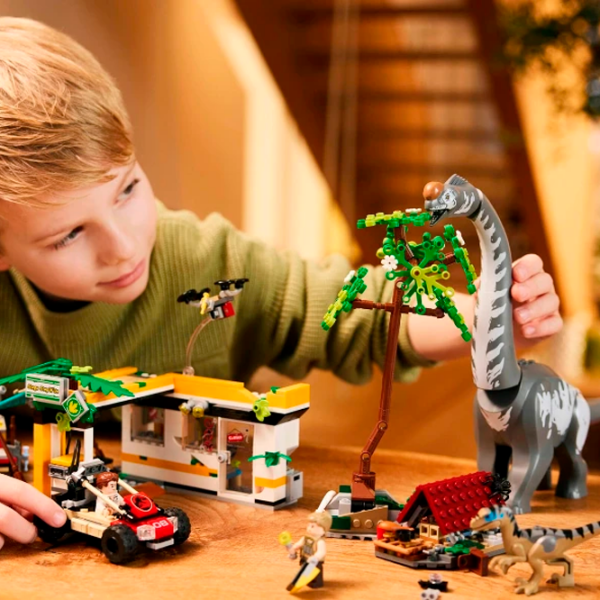 Constructor LEGO Raptor & Titanosaurus Tracking Mission Gray Numărul de piese 582, 7+ photo 6