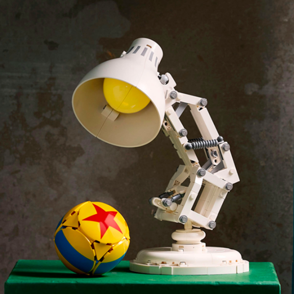 Constructor LEGO Pixar Luxo Jr. White Numărul de piese 613, 18+ photo 4