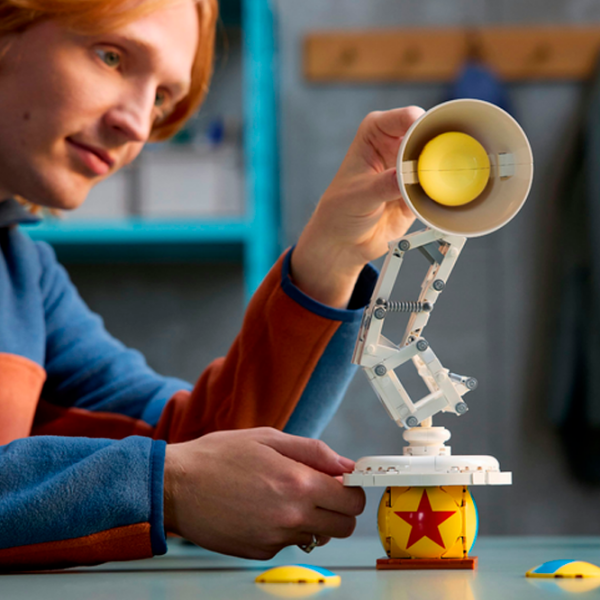 Constructor LEGO Pixar Luxo Jr. White Numărul de piese 613, 18+ photo 5