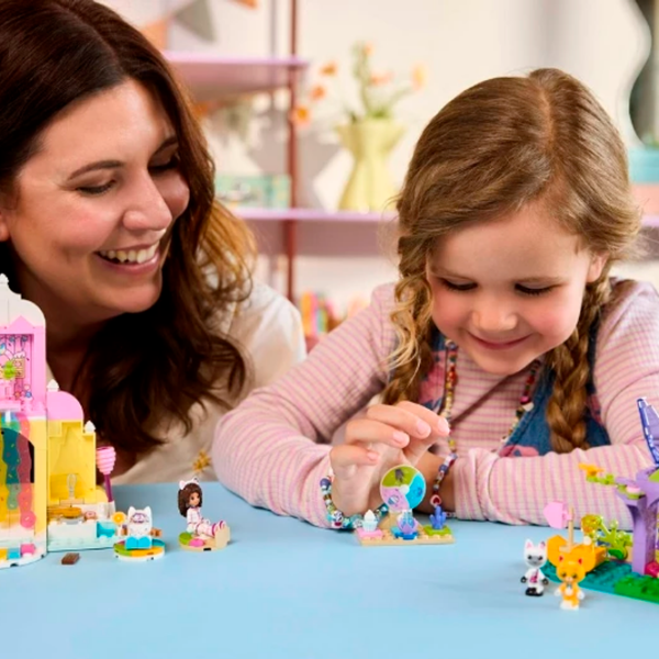 Constructor LEGO Sweet Treat Mountain & Kitty Garden Pink Numărul de piese 263, 4+ photo 7