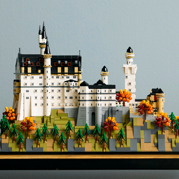 Constructor LEGO NEUSCHWANSTEIN CASTLE White Numărul de piese 3455, 18+ photo 3