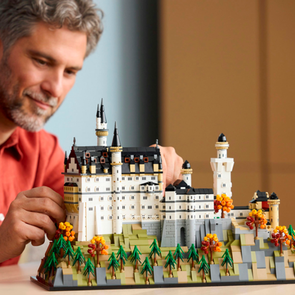 Constructor LEGO NEUSCHWANSTEIN CASTLE White Numărul de piese 3455, 18+ photo 6