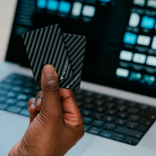 Unități de stocare externe SSD Verbatim Store 'N’ Go Mini Stripe 512 GB Black  photo 5