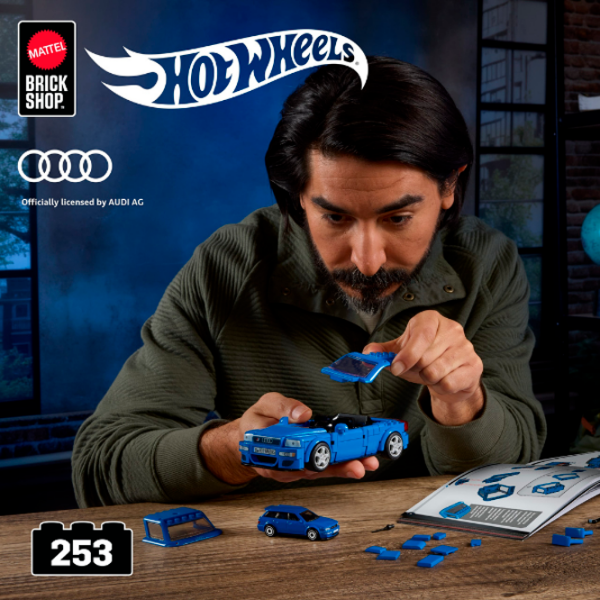 Constructor Hot Wheels ’94 Audi Avant RS2 Blue Numărul de piese 253, 6+ photo 2
