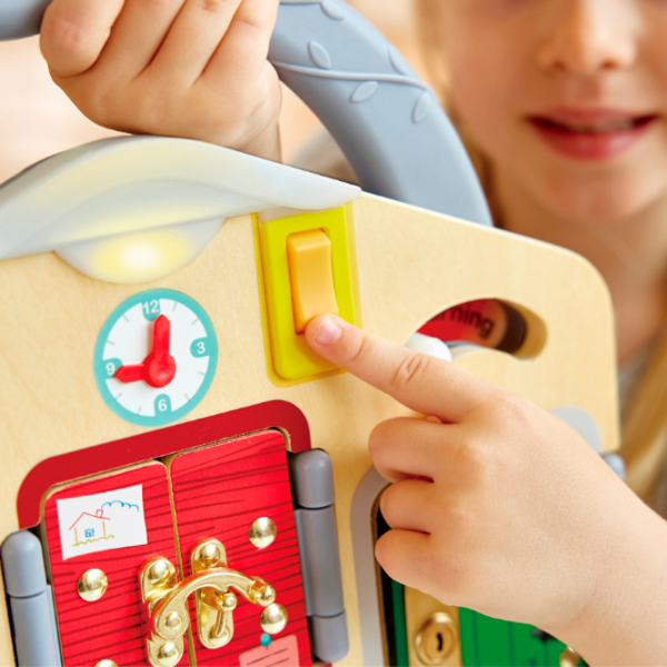 Игровой набор Hape Love Play. Learn Запирай и учись E1111 Коричневый Для детей, 3+ photo 7