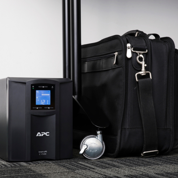 UPS APC Smart-UPS C SMC1500IC (900 / 1500VA) Black  photo 4