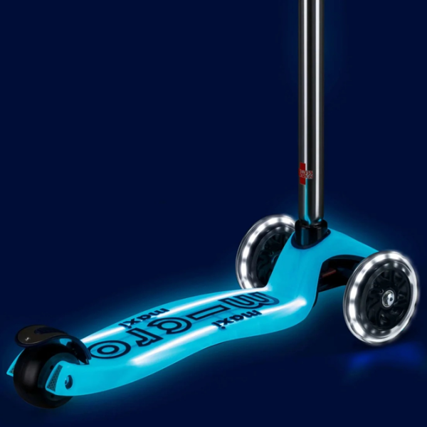 Детский трёхколёсный самокат Micro Maxi Deluxe Glow LED Plus (MMD377) Синий 5 лет, 50 кг, Полиуретановые photo 2